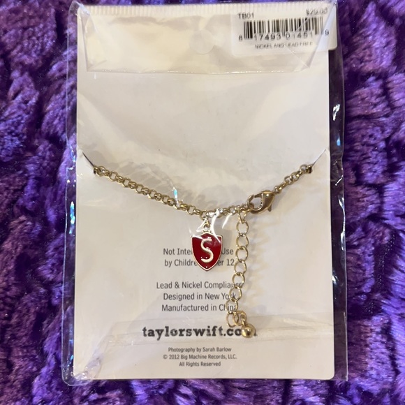 *NEW* Taylor Swift RED 13 Charm Bracelet RARE - Picture 2 of 4